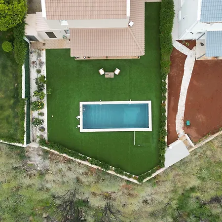 Panorama With Pool 別荘 クシロカストロ