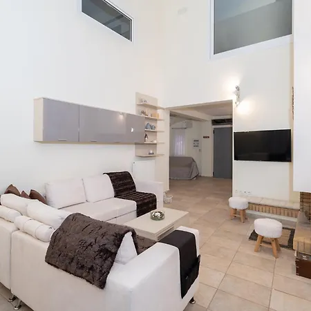 Panorama With Pool 別荘 クシロカストロ