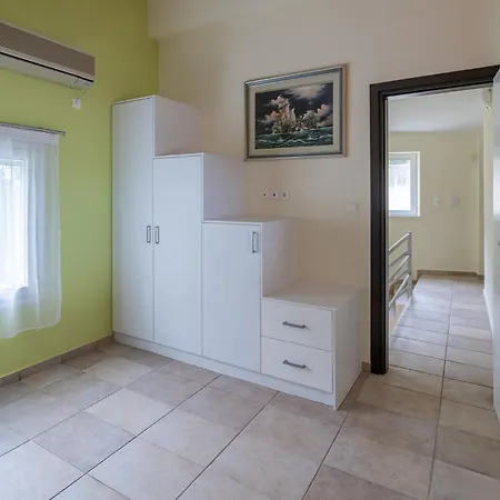 Panorama With Pool 別荘 クシロカストロ